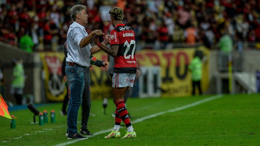 Renato Gaúcho, treinador do Flamengo, celebra com Bruno Henrique gol sobre o Barcelona, na Libertadores - Marcelo Cortes / Flamengo