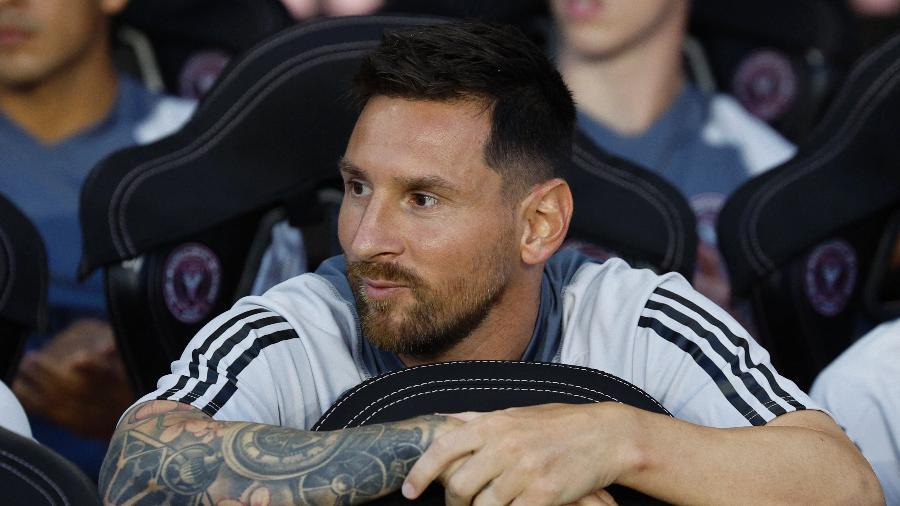 Lionel Messi no banco de reservas