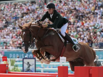 Cavaleiro machuca animal com espora, e Brasil é eliminado no hipismo