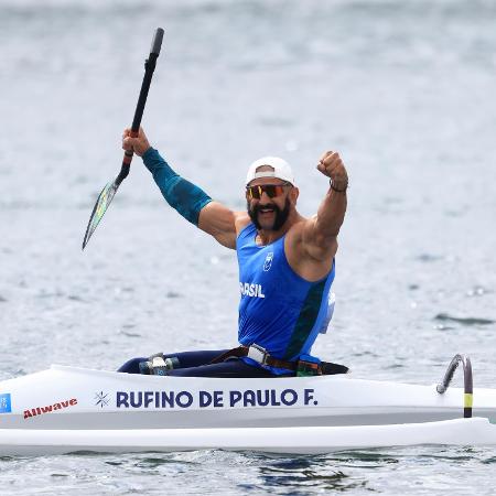 Fernando Rufino ganha a medalha de ouro na canoagem nas Paralimpíadas 2024.