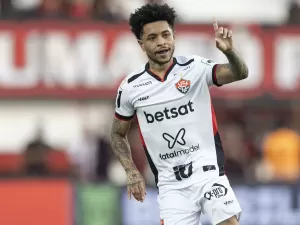 Vitória bate o Atlético-GO, volta a vencer após quatro jogos, mas segue no Z4