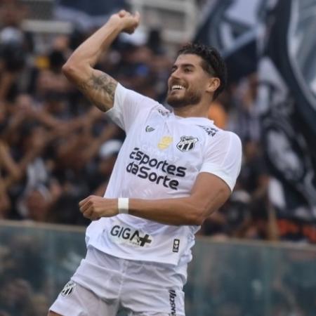 Pedro Raul comemora gol marcado pelo Ceará contra o Maracanã no Campeonato Cearense Pedro Raul comemora gol marcado pelo Ceará contra o Maracanã no Campeonato Cearense