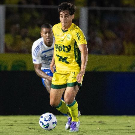 José Aldo e Walace em ação durante jogo entre Mirassol e Cruzeiro no Brasileirão