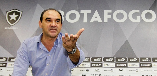 Ao lado da diretoria, Ricardo Gomes tem primeiro contato com jogadores do Botafogo - Vitor Silva / SSPress