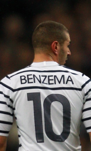 Maio de 2015: Benzema é detido por dirigir sem carteira de habilitação na Espanha