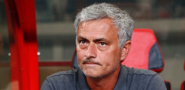 Mourinho (foto) teria pedido José Fonte, do Southampton - Thomas Peter/Reuters