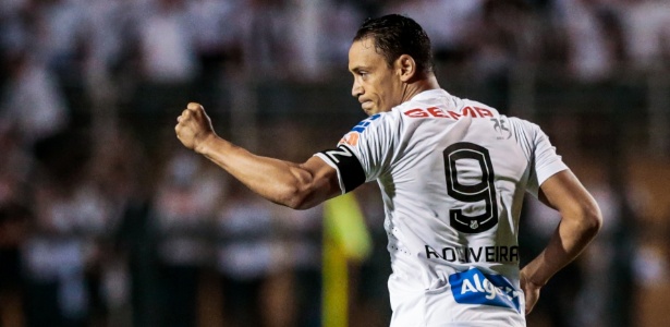 Ricardo Oliveira chegou em 2015 e tem contrato com o Santos até dezembro deste ano - Marcello Zambrana/AGIF