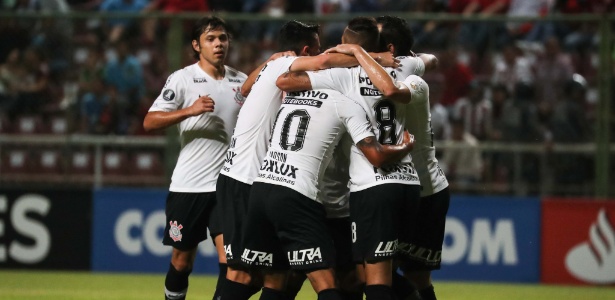 Corinthians fez sete gols fora de casa contra o Deportivo Lara e garantiu vaga nas oitavas - Miguel Gutiérrez/EFE