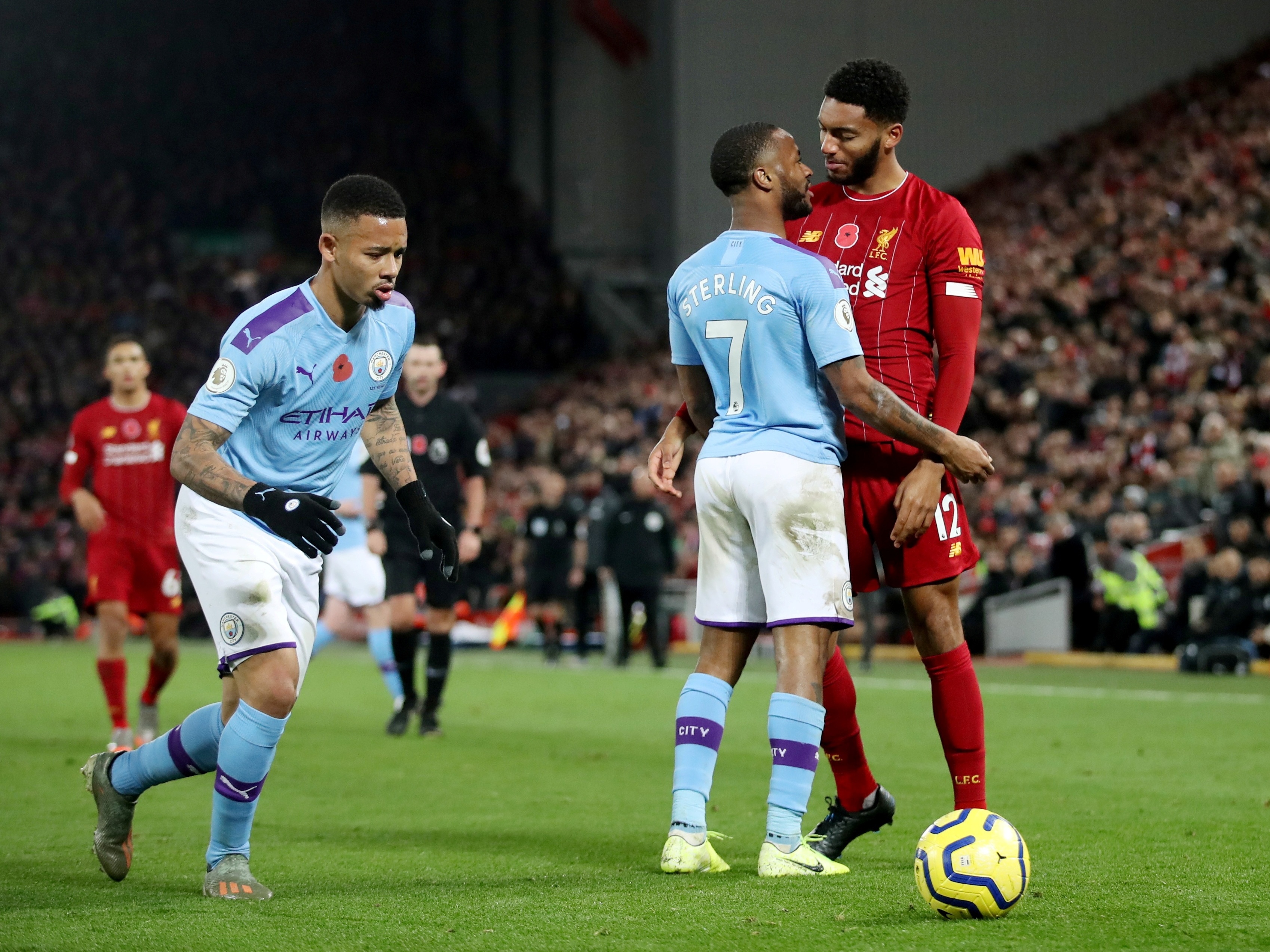 Dois jogadores do Manchester City são diagnosticados com Covid-19