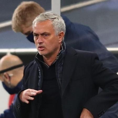 Mourinho no comando do Tottenham - Getty Images