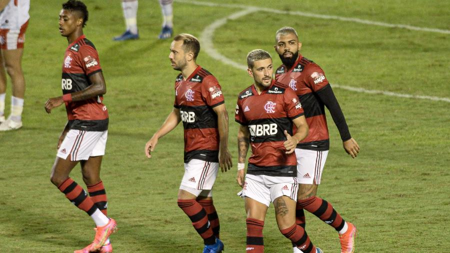 Jogadores do Flamengo comemoram gol contra o Bangu, pelo Campeonato Carioca: Record vai mudar dia e horário de jogos - ESTADÃO CONTEÚDO