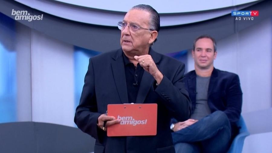 Galvão Bueno homenageia Roberto Carlos e canta "Emoções" - Reprodução/SporTV
