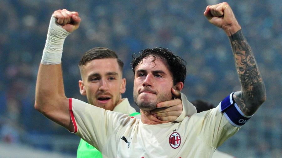 Davide Calabria comemora após marcar pelo Milan contra o Bologna - Jennifer Lorenzini/Reuters