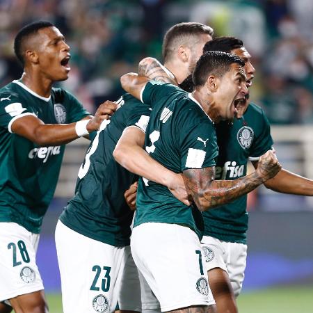 Dudu, Raphael Veiga, Danilo e Rony comemoram gol do Palmeiras contra o Al Ahly, na semifinal do Mundial - Mohammad Karamali/Getty Images