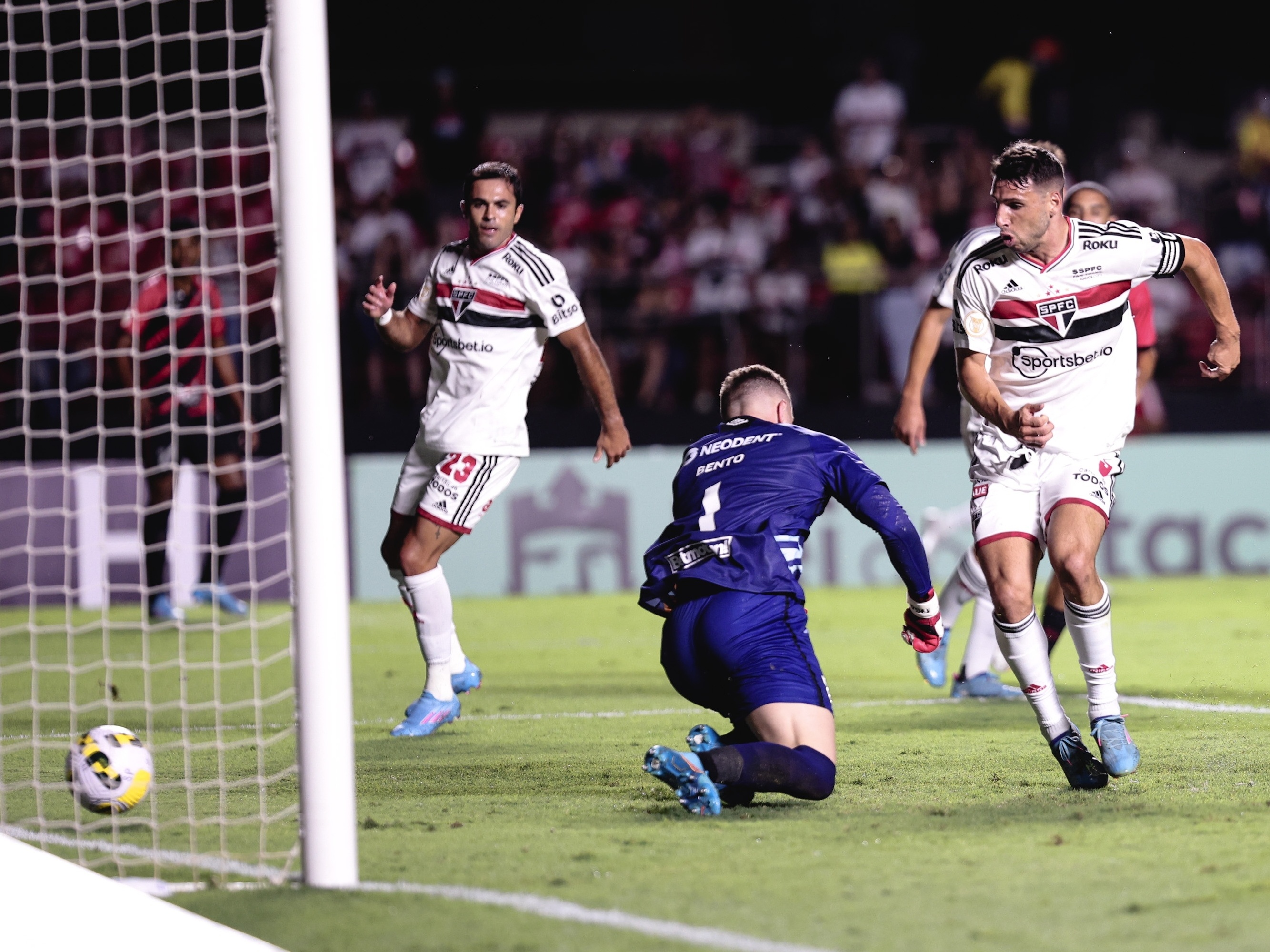 São Paulo x Athletico-PR - onde assistir ao vivo, horário do jogo e  escalações