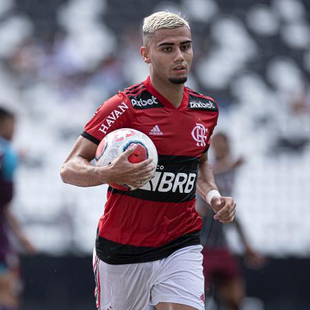 Andreas Pereira em ação durante jogo do Flamengo no Campeonato Carioca de 2022 - Jorge Rodrigues/AGIF