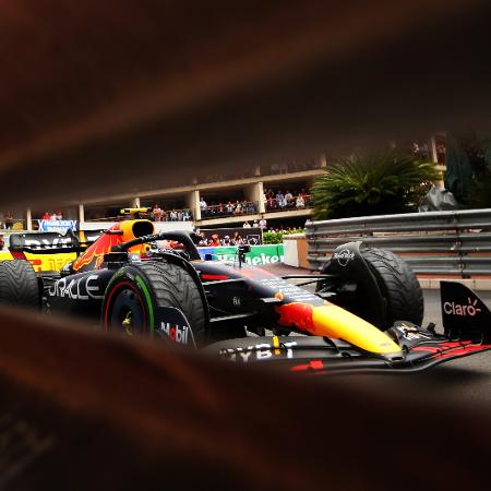 Sergio Pérez com os pneus intermediários, momento que definiu o resultado do GP de Mônaco - Eric Alonso/Getty Images/Red Bull