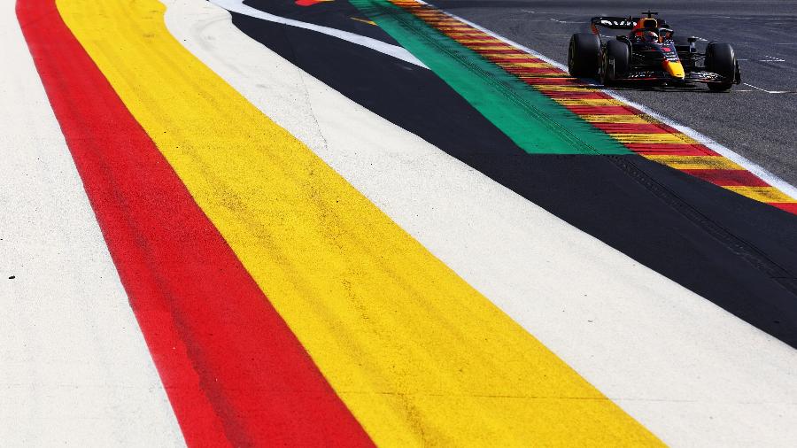 Max Verstappen durante o GP da Bélgica, sua nona vitória em 14 etapas na temporada 2022 da Fórmula 1 - Mark Thompson/Getty Images