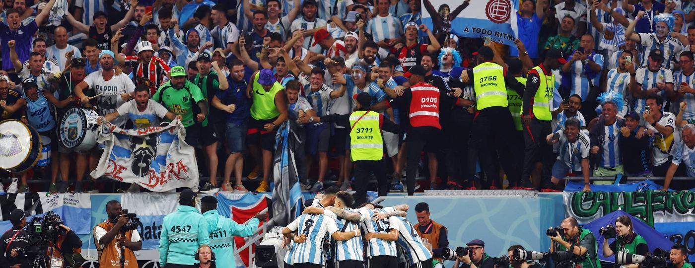 Assista à torcida da Argentina cantando em jogo da Copa