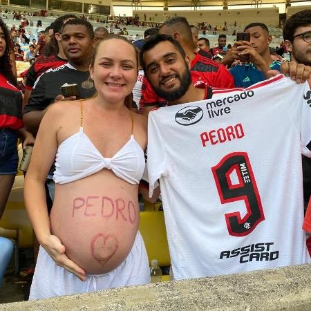 Torcedora prometeu batizar o filho de Pedro, em homenagem ao atacante do Flamengo - Reprodução/Twitter