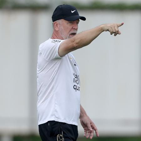 Mano Menezes comanda treino do Corinthians no CT Dr. Joaquim Grava