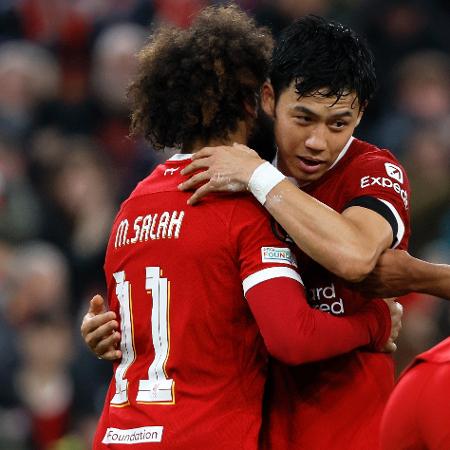 Mohamed Salah e Wataru Endo comemoram gol do Liverpool