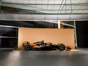 Equipe que mais cresceu no ano passado, McLaren lança carro semipronto