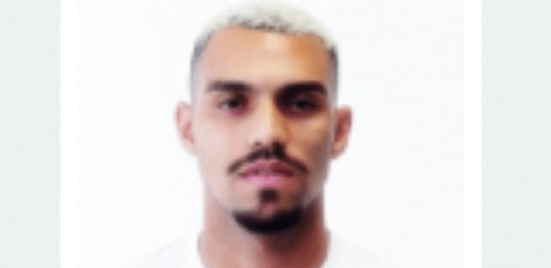 Matheuzinho surpreende ao vestir camisa do Corinthians em foto no site da CBF.