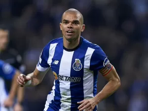 Titular na Champions e ainda na seleção, Pepe destrói recordes aos 41 anos