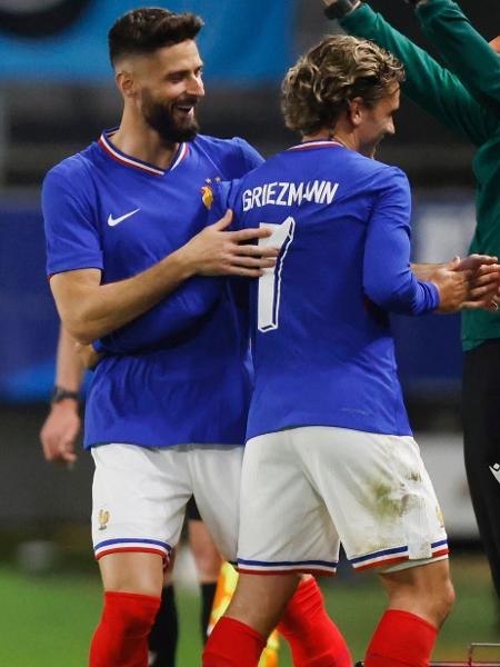 Giroud e Griezmann durante amistoso da França contra Luxemburgo