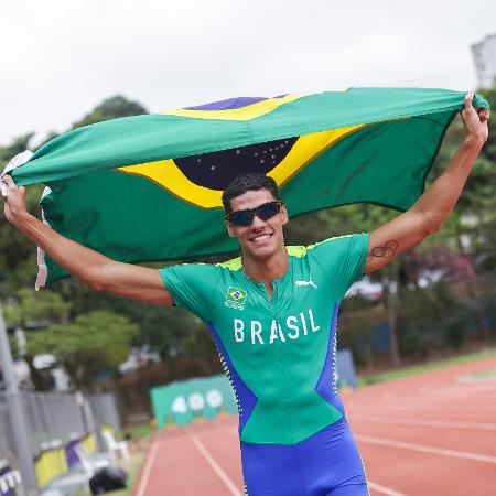 Lucas Carvalho comemora índice olímpico