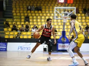 Fla passa dos 100 pontos em vitória acachapante no NBB