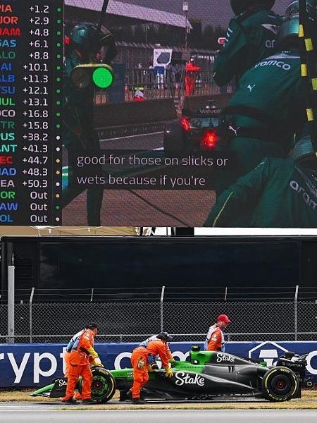 Bortoleto roda e bate logo no início do GP de Silverstone