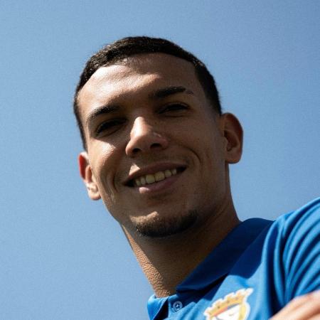 Naves, ex-Palmeiras, foi apresentado pelo FC Alverca, de Portugal