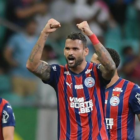 Willian José comemora gol do Bahia sobre o Flamengo