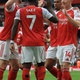 Arsenal domina o Fulham, mant&eacute;m lideran&ccedil;a do Ingl&ecirc;s e seca o City