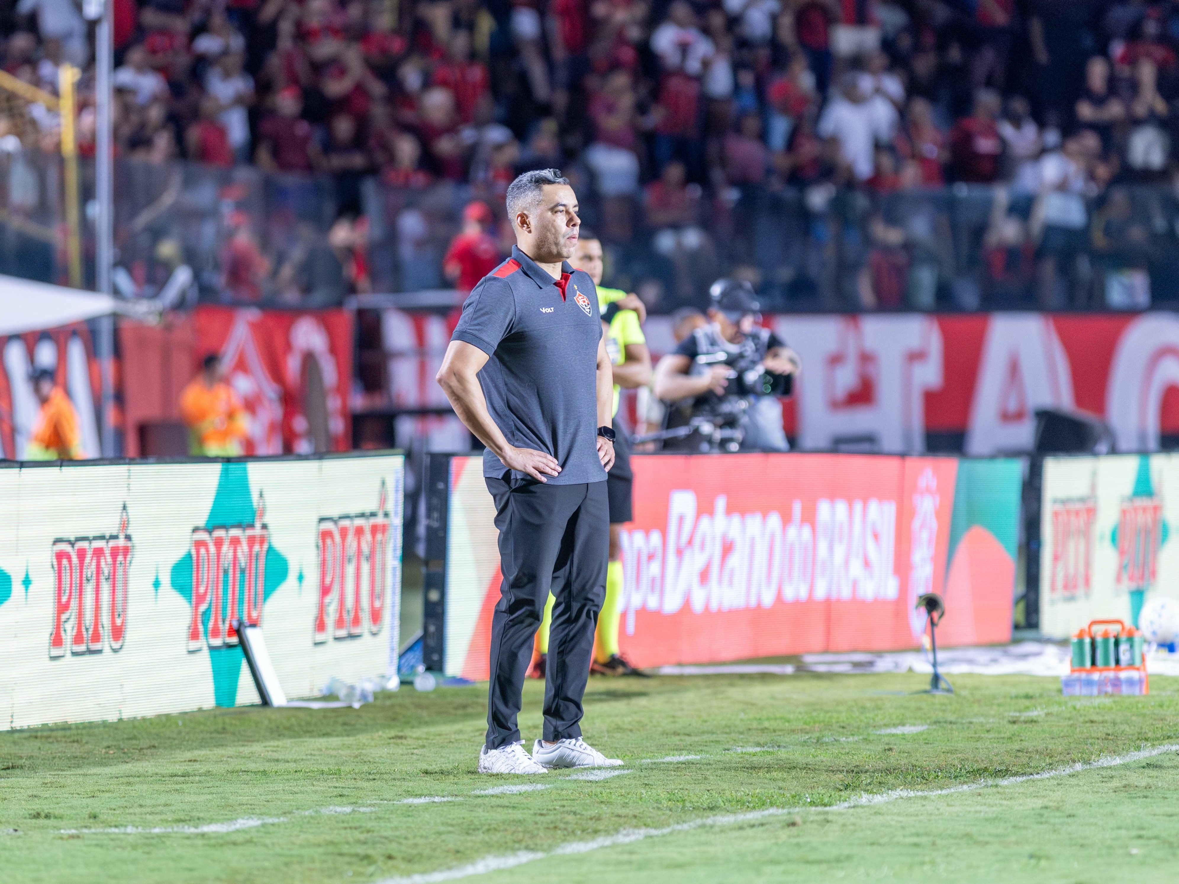 Vitória Esmaga Flamengo na Copa do Brasil: Veja o Golaço que Decidiu a Partida!