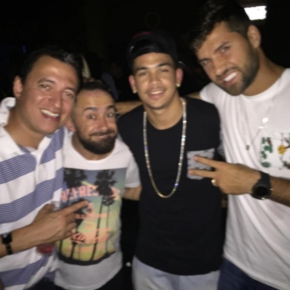 O atacante Luciano, que se recupera de grave lesão no joelho, celebrou o título com o zagueiro Felipe. Clube fechou casa noturna Villa Mix para jogadores e convidados - Reprodução/Instagram