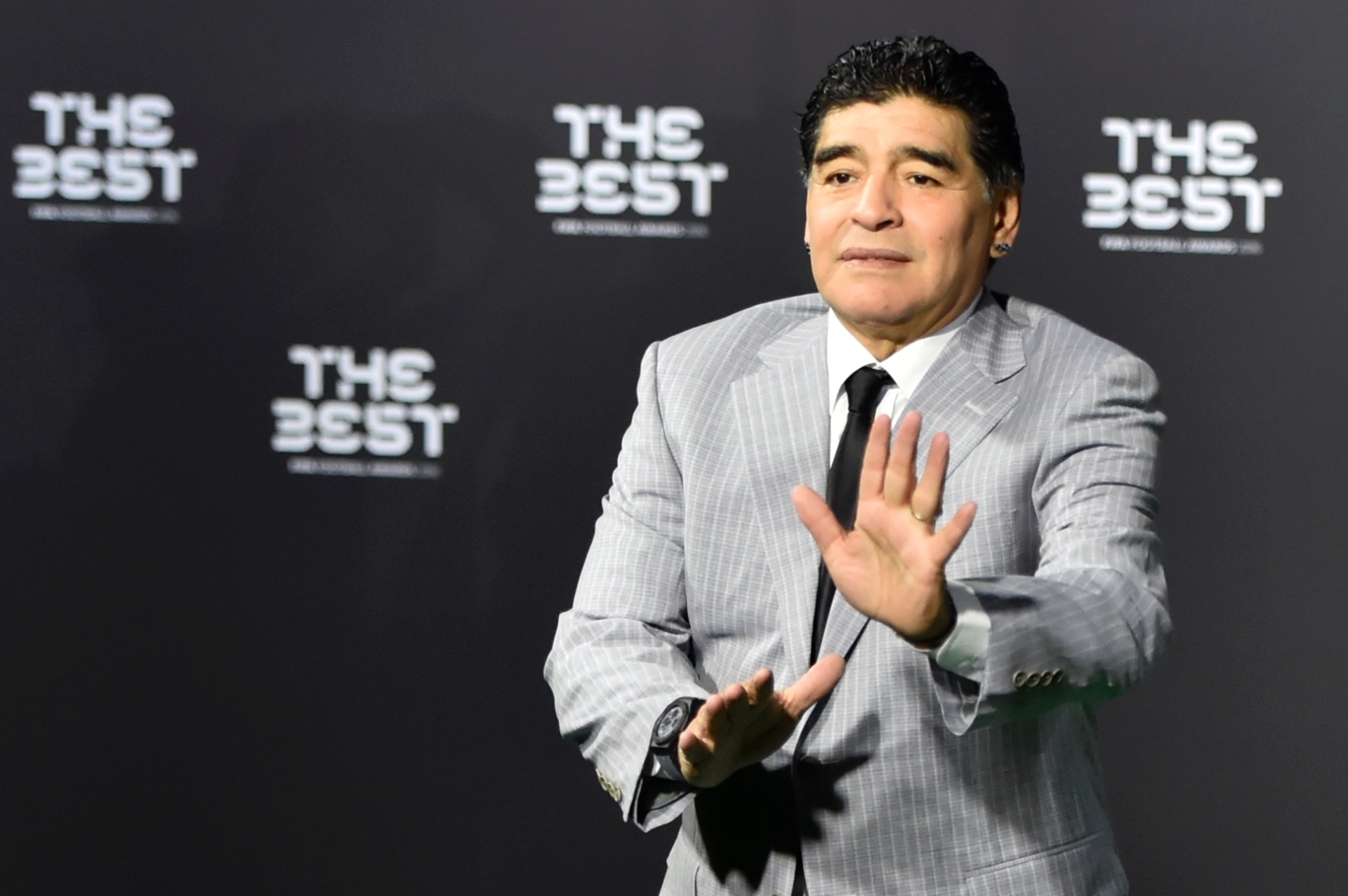 Maradona na premiação de Melhor do Mundo da Fifa. O argentino entregará o prêmio de melhor treinador - AFP PHOTO / MICHAEL BUHOLZER