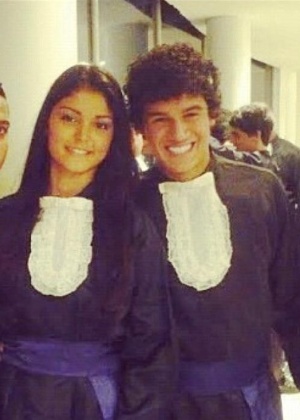 Taynara no dia de sua formatura com Philippe Coutinho (direita) - Arquivo Pessoal - Arquivo Pessoal