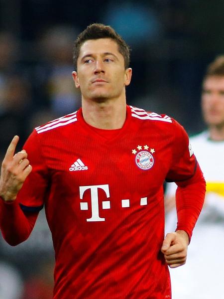 Lewandowski fez dois gols na vitória do Bayern de Munique por 5 a 1 sobre o Borussia Monchengladbach e chegou aos 195 na história do Alemão - REUTERS/Thilo Schmuelgen