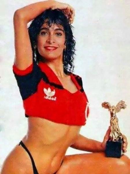 A escultora e o troféu feito para os amistosos de 1988 nos Estados Unidos: "O Flamengo me deu poder, fama e dinheiro" - Arquivo Pessoal