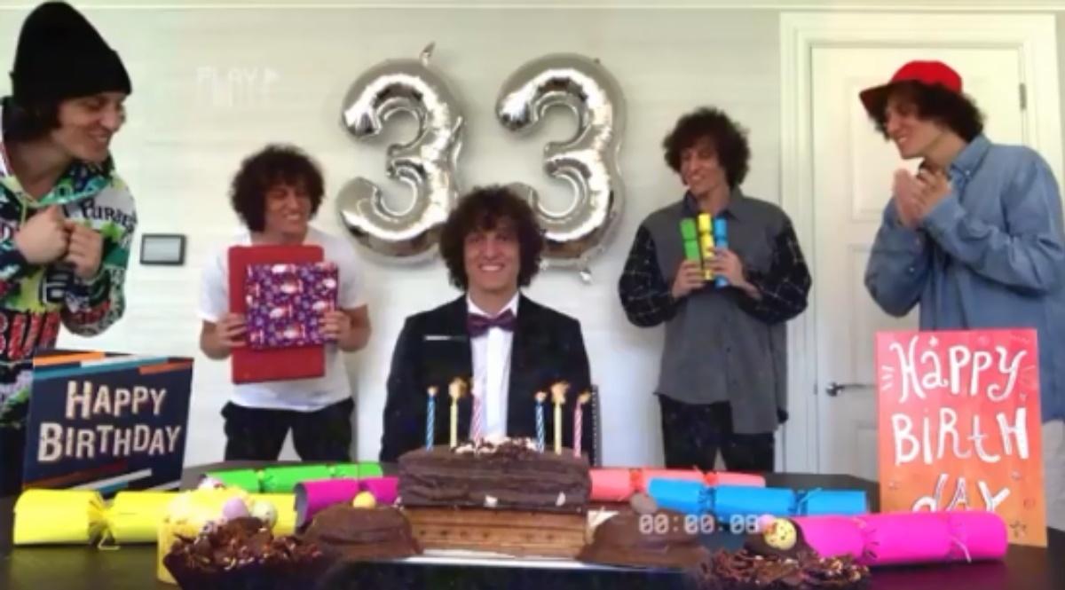David Luiz em sua inusitada 'festa de aniversário' - undefined