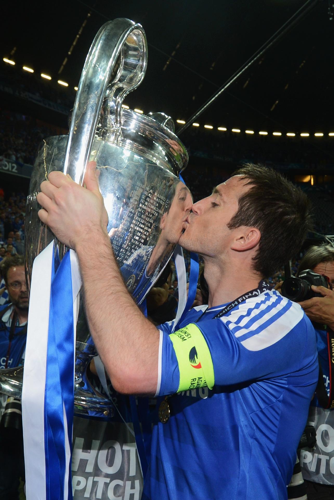 Frank Lampard comemora conquista da Champions em 2012 - undefined