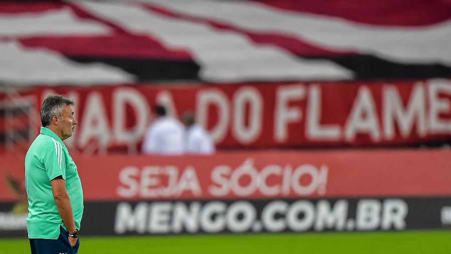 Domenec Torrent comanda o Flamengo em jogo contra o Grêmio no Macaranã, em jogo do Brasileirão 2020 - Thiago Ribeiro/AGIF