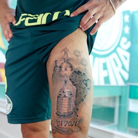 Breno Lopes faz tatuagem em homenagem ao título da Libertadores pelo Palmeiras - Cesar Greco