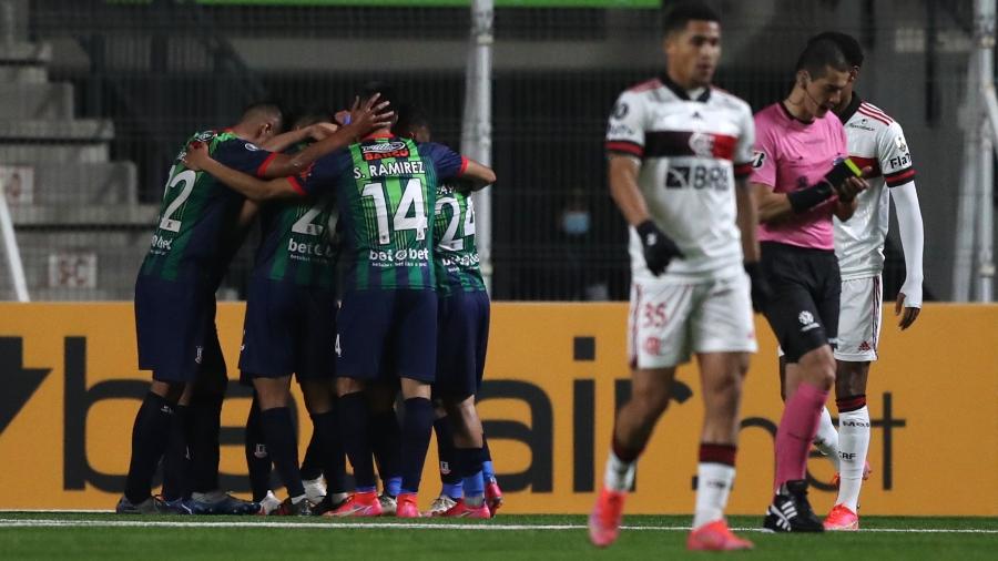 Jogadores do Unión La Calera comemoram gol de Ariel Martínez contra o Flamengo - Pablo Sanhueza - Pool/Getty Images