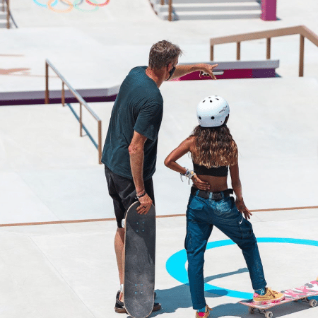 Tony Hawk e Rayssa Leal durante treino para as Olimpíadas 2020 - Reprodução/Instagram