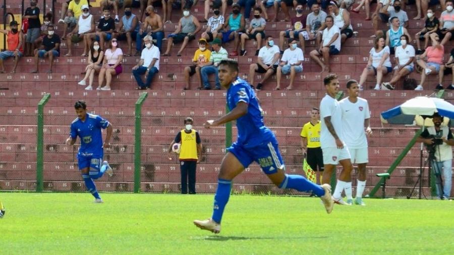 Jogadores do Cruzeiro comemoram gol na vitória diante do Desportivo Brasil - Renato Felipazzi / Cruzeiro
