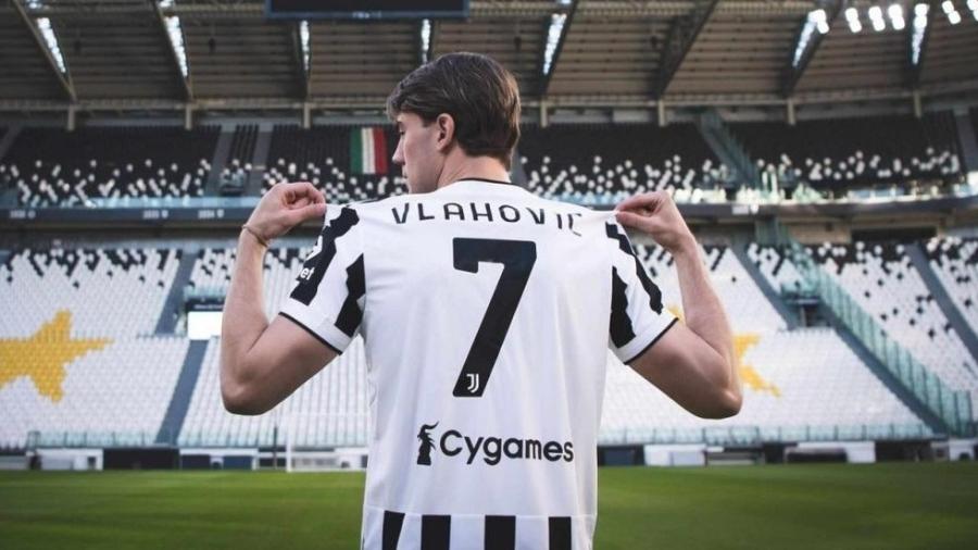 Dusan Vlahovic foi o mais caro da janela de transferências de janeiro e assumiu a camisa 7 da Juventus  - Divulgação/Juventus